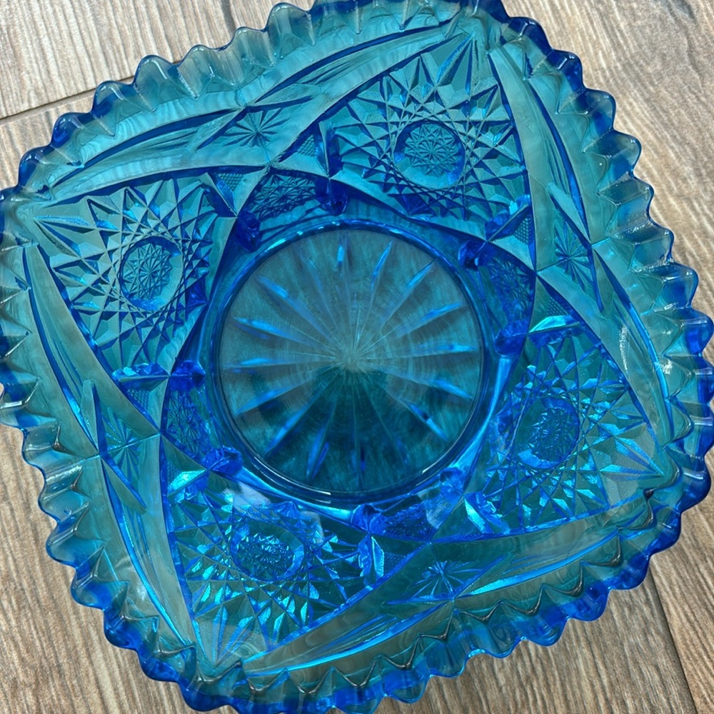 Vintage Fayette Glass Pressed Turquoise Saw Tooth Starburst Candy Dish - Picture 5 of 9